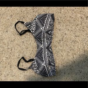 Super cute bikini top!